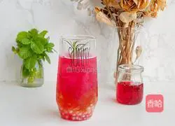 Illustration of how to make cranberry drink with horseshoe popping beads 9