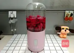 Illustration of how to make freshly squeezed dragon juice 2