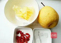 Illustration of how to make rock sugar, snow pear and white fungus soup 1