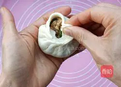 Illustration of how to make pork and beans stuffed buns 24