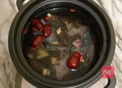 Illustration of how to make the black-bone chicken morels 2