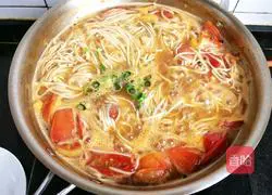 Illustration of home-cooked breakfast noodles 9