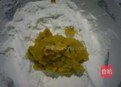 Illustration of how to make Acacia red bean and pumpkin buns 3