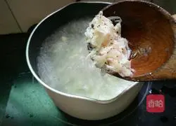 Illustration of how to make loofah, minced pork and shrimp skin noodles 8