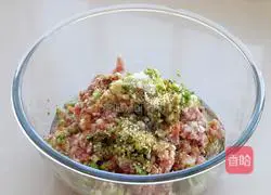 Illustration of how to make dumplings stuffed with pork and pickled cabbage 3