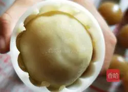 Lotus Paste and Egg Yolk Mooncakes Illustration of how to do it 13