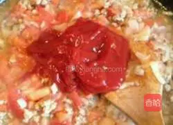 Illustration of how to make tomato meat sauce pasta 7