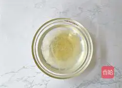 Illustration of how to make low-calorie fresh fruit sparkling water 2