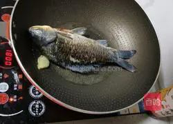 Illustration of how to make crucian carp soup 4