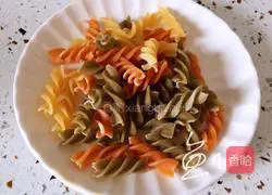 Beef, Shrimp and Asparagus Pasta Illustration of how to make noodles 1