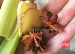 Illustration of how to make pork ribs, corn and yam soup 8