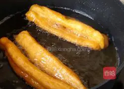 Illustration of how to make fried dough sticks 9