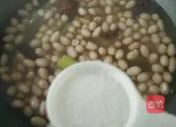 Illustration of how to make celery and peanuts mixed with rice 8