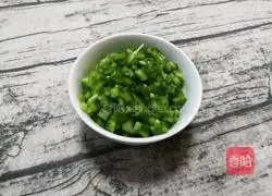 Illustration of how to make green pepper and shrimp cakes 2
