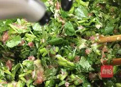 Illustration of how to make watercress and pork dumplings 6