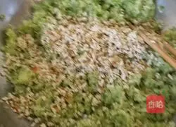 Illustration of how to make vegetarian four fresh dumplings 6