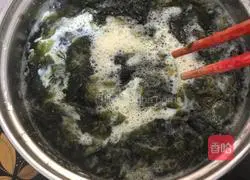 Seaweed Egg Drops Illustration of how to make soup 3