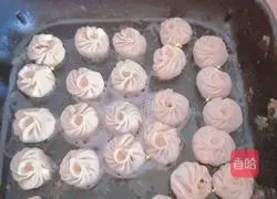 Illustration of how to make fried dumpling wrappers 8