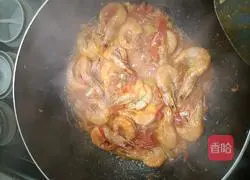 Illustration of braised prawns in oil 9