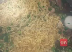 Illustration of how to make pork ribs noodles with soup stock 5