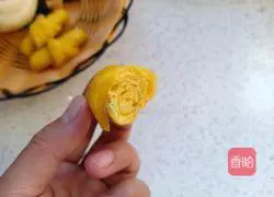 Illustration of how to make pumpkin croissants 15