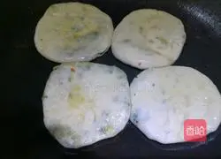 Illustration of how to make leek and egg pancakes 10