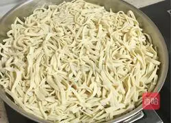 Illustration of braised noodles 17