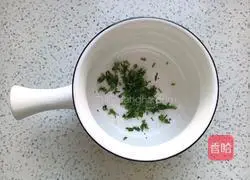 Illustration of how to make seaweed and egg drop soup 3