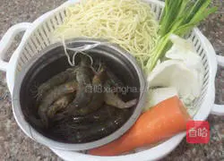 Illustration of how to make shrimp fried noodles 1