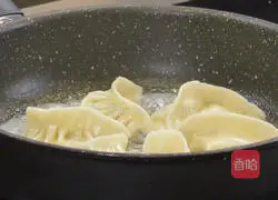 Italian innovative dishes | Illustration of how to make pan-fried ravioli 6