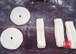 Illustration of home-style fried dough sticks and pancakes 2