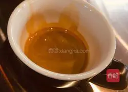 Latte art coffee making illustration 3