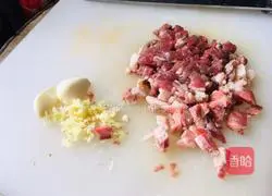 Illustration of how to pull mutton into strips 2