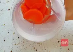 Illustration of how to make hand-made noodles with carrots 1