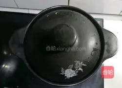 Illustration of how to make Tremella and Snow Pear Soup 7