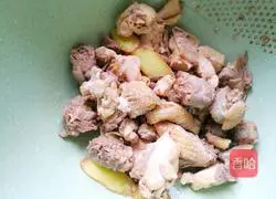 Nutritious Cordyceps Stewed Chicken Soup Illustration 8