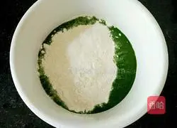 Illustration of how to make green leaf bean paste buns 4