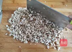 Illustration of how to make noodles with mushroom meat sauce 2