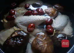 This is a must drink for body replenishment in winter Bowl of Soup - Illustration of How to Recipe Stewed Chicken Soup with Astragalus and Red Dates 8