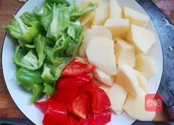 Illustration of how to cook duck legs stewed with potatoes 4