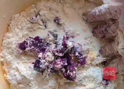 Illustration of how to make purple sweet potato rolls stuffed with roses 7