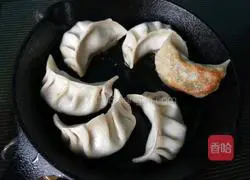 Illustration of how to make fried dumplings with eggs 3
