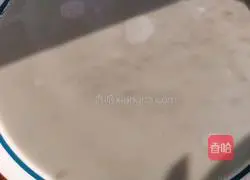 Illustration of how to make peanut black soy milk 9