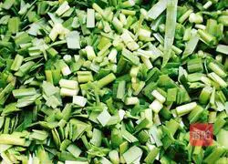 Illustration of how to make three fresh stuffed dumplings 4