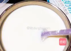 Illustration of how to make homemade cherry yogurt 3