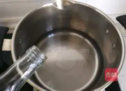 Illustration of how to make spleen-strengthening pork belly soup 7