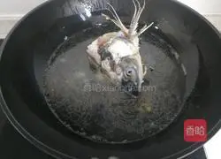 Illustration of how to make fish head and tofu soup 7