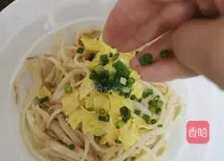 Illustration of how to make tomato and egg pancakes 18