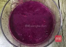 Illustration of how to make dragon fruit pancakes 6