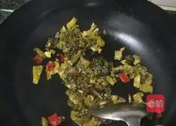 Illustration of how to make pickled cabbage and vermicelli soup 2